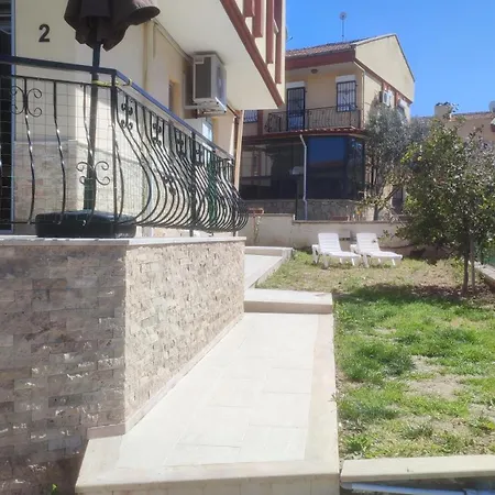 Kadinlar Denizi Plajinda Full Deniz Manzarali Кушадасы